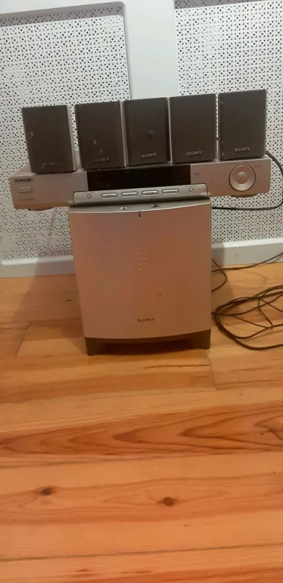 Sony music centre and Sony 5.1 surround sound syst - Image 1