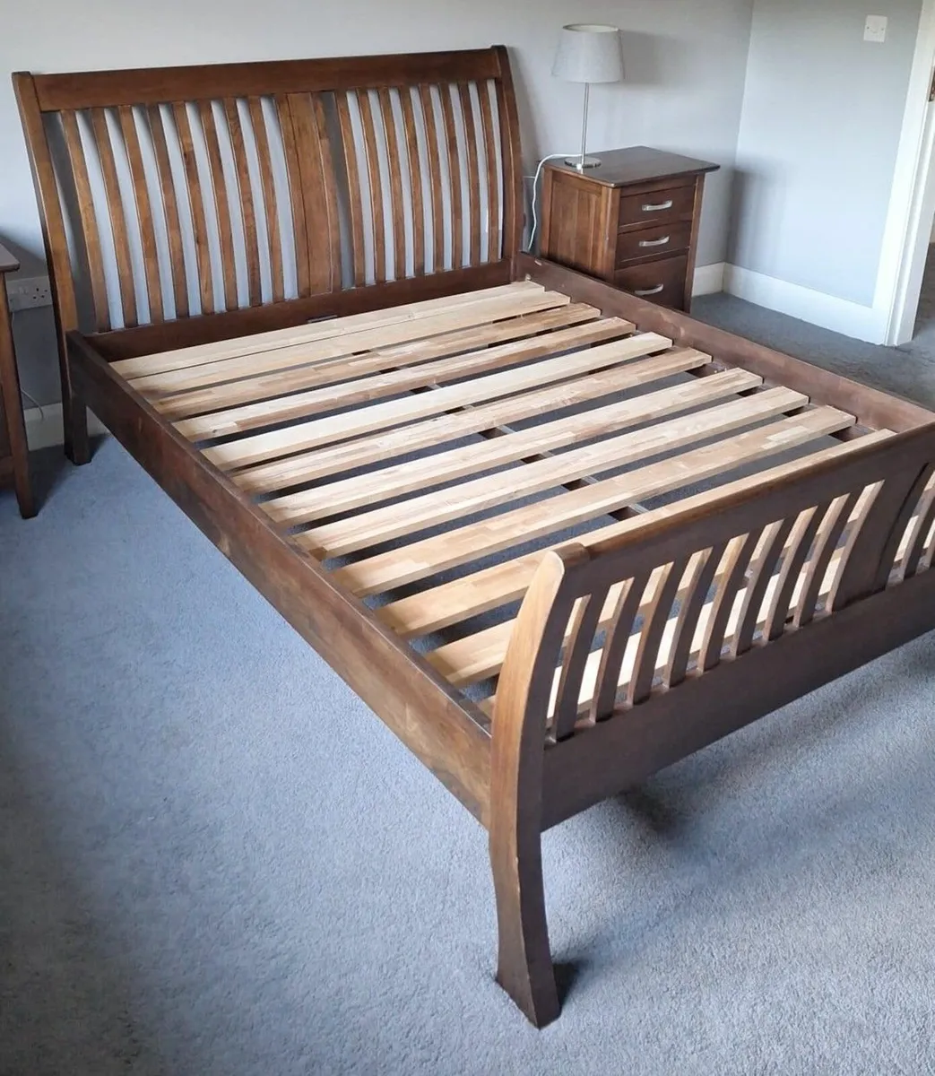Stunning solid walnut king size bed - Image 3