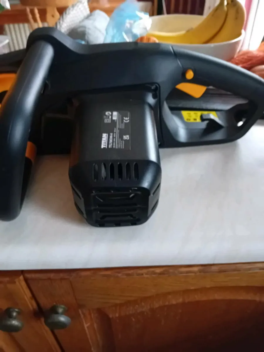 FOR SALE TITAN ELECTRIC   2000w - Image 4