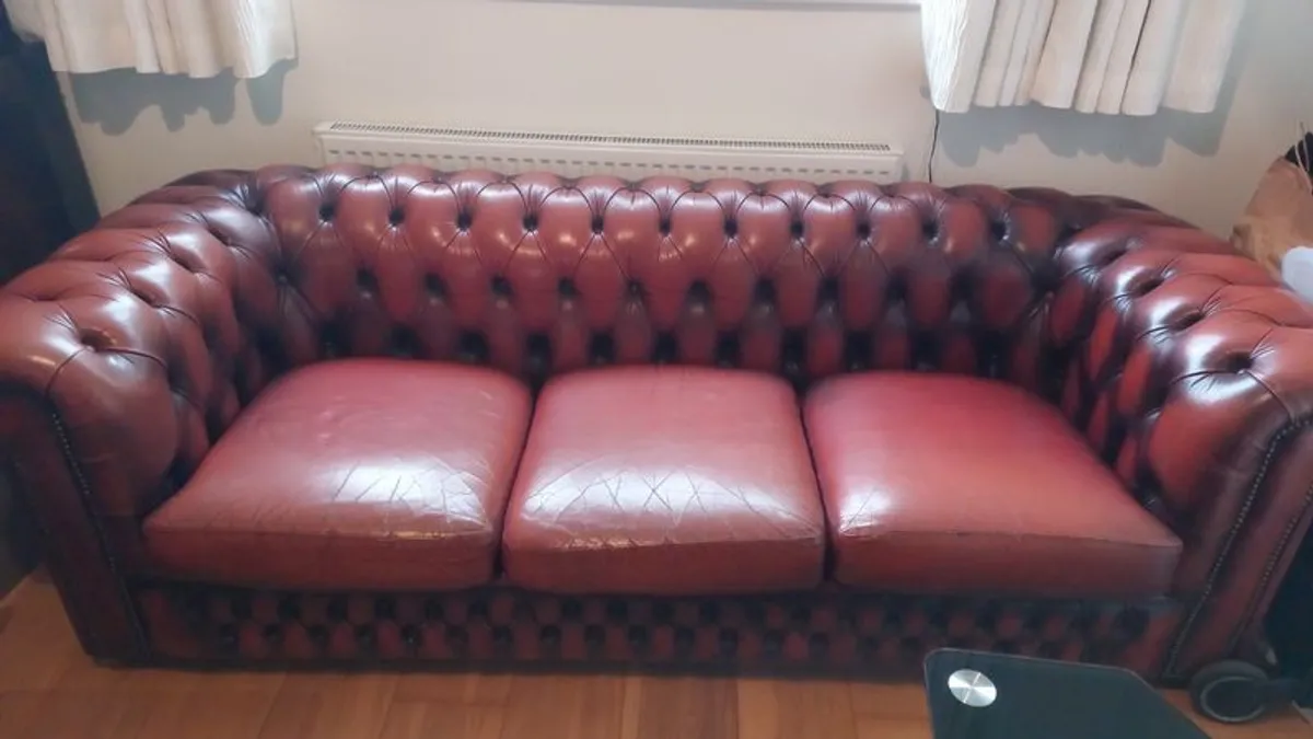 Chesterfield sofa - Image 1
