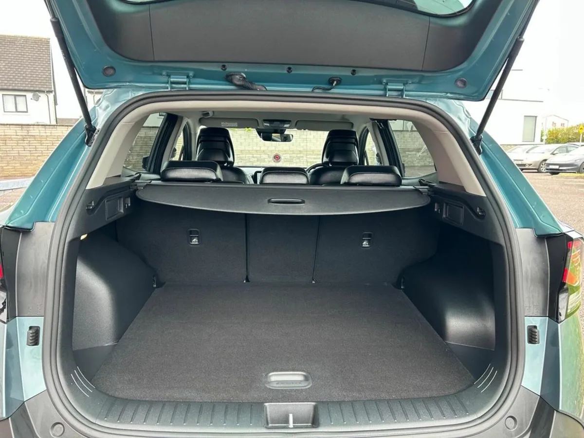 Kia Sportage phev Premium Spec AUTO **Only 37, 000 - Image 4