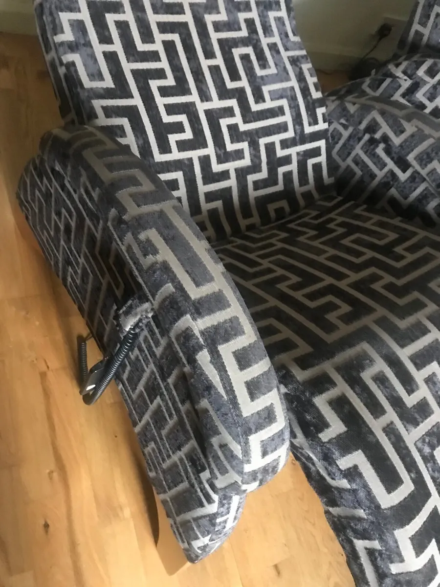 Recliner Chair- stuff for free - Image 2