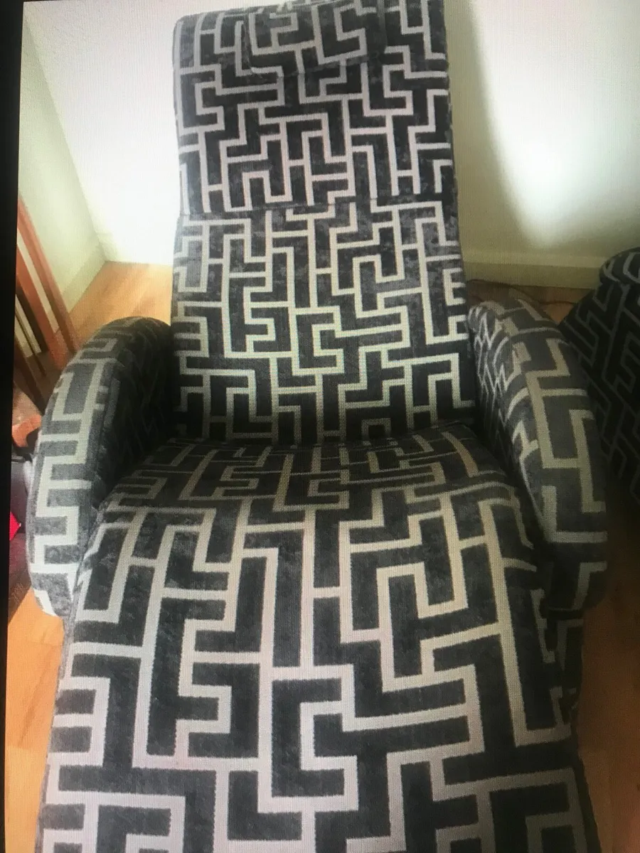 Recliner Chair- stuff for free - Image 3
