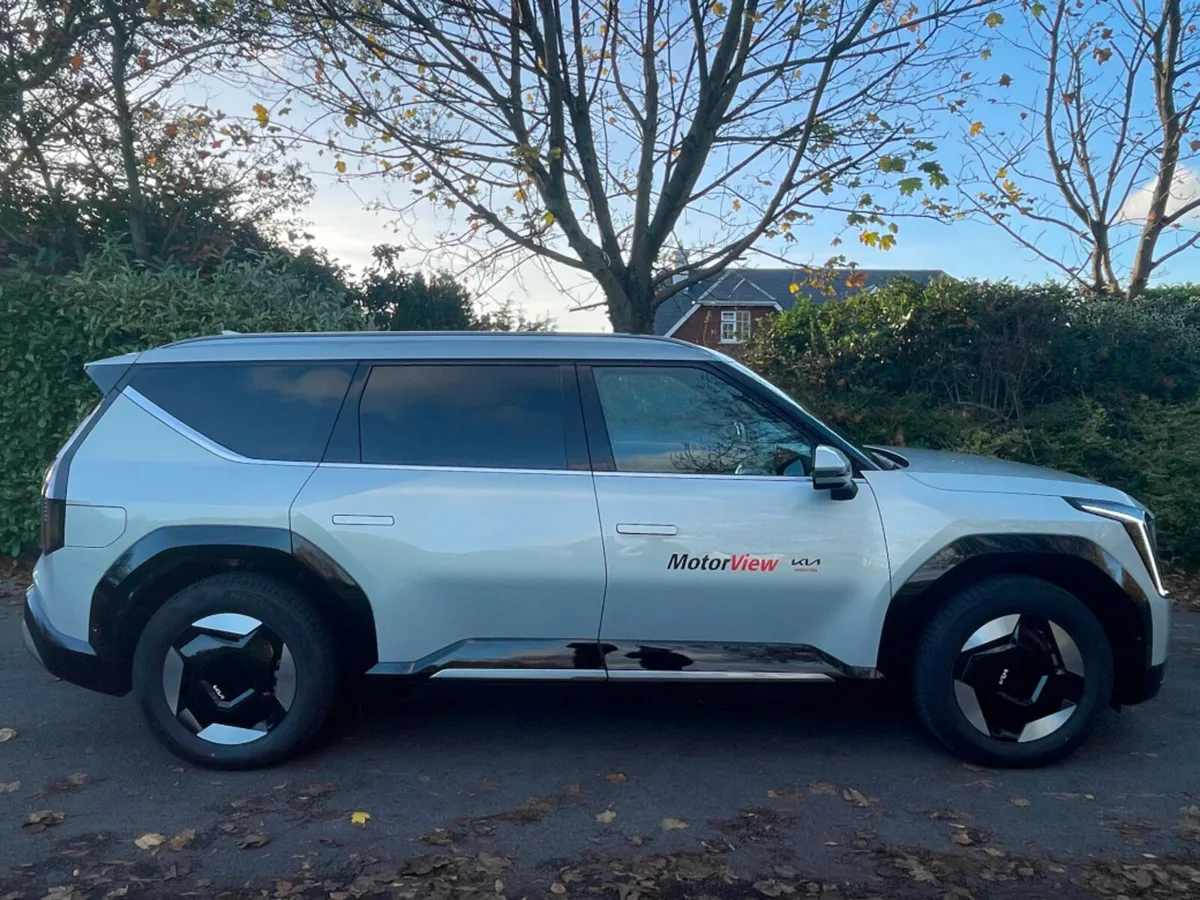 Kia EV9 **FAST CHARGING 10%-80% IN 24MINS!! - 99.8 - Image 4