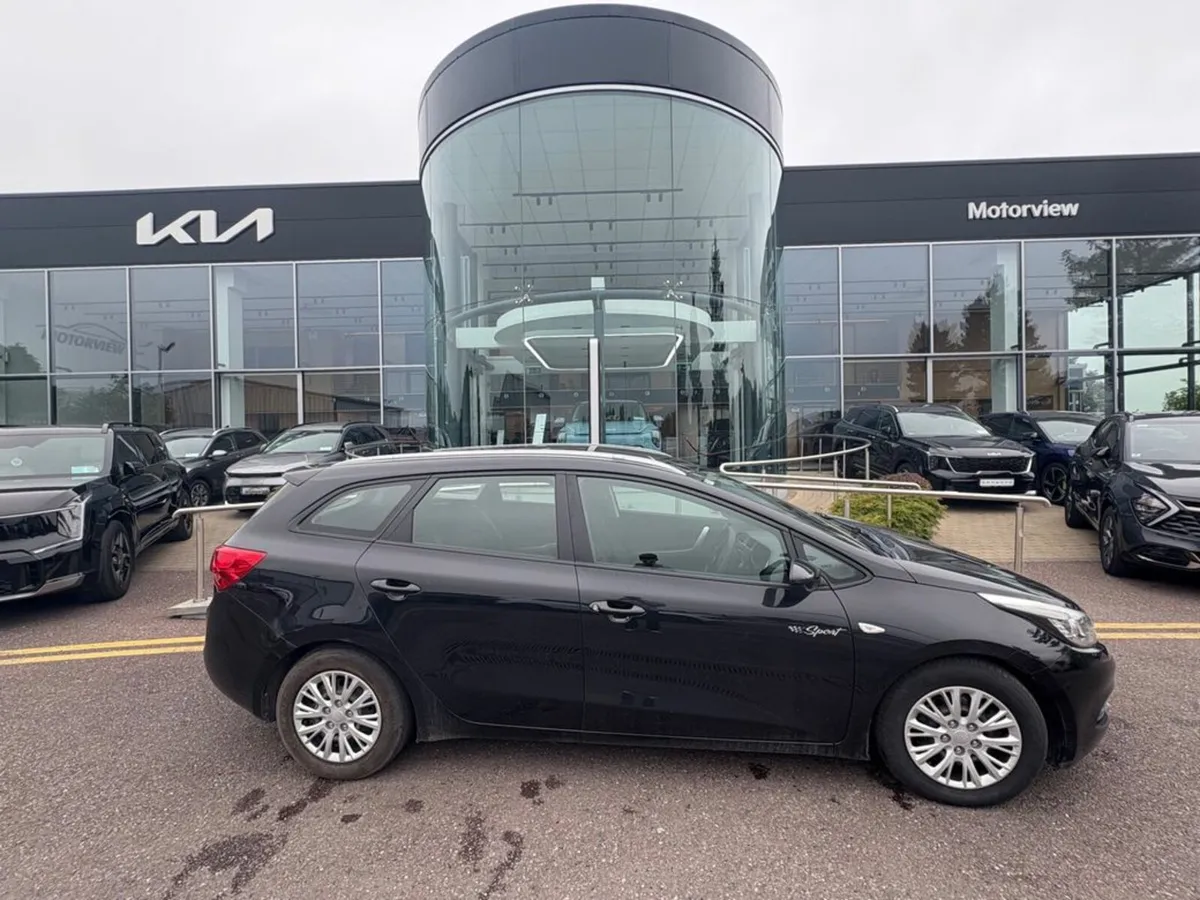 Kia Ceed SW CRDI Excellent Condition! BLUETOOTH AI - Image 1