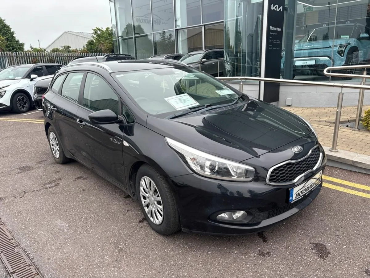 Kia Ceed SW CRDI Excellent Condition! BLUETOOTH AI - Image 2
