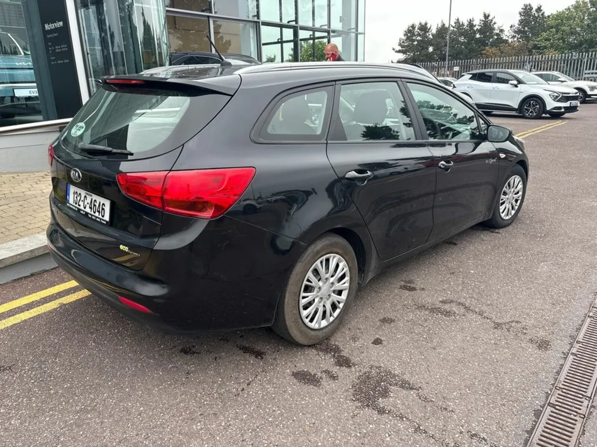 Kia Ceed SW CRDI Excellent Condition! BLUETOOTH AI - Image 3