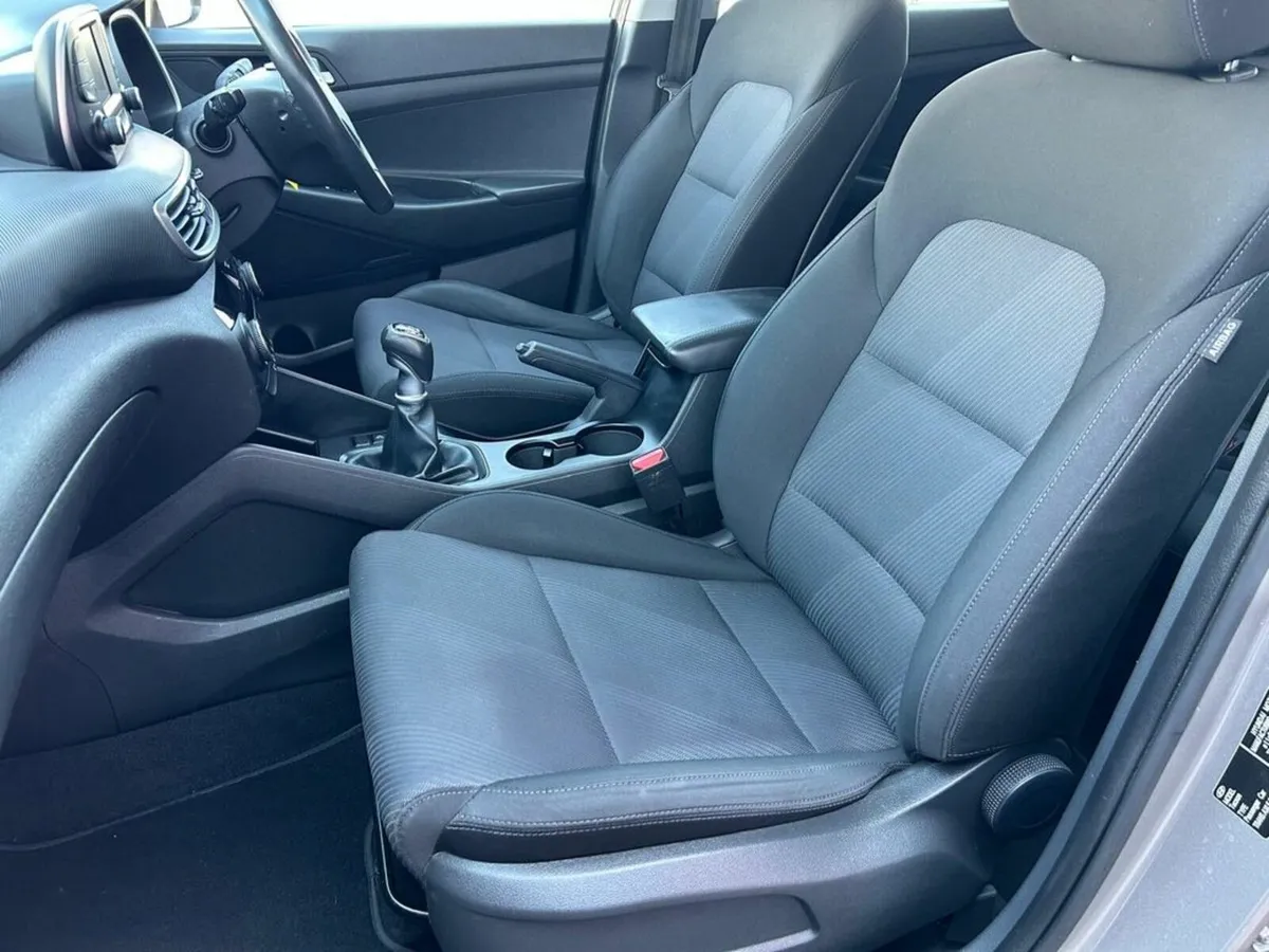 Hyundai Tucson Premium spec 1.6D 5DR *IMMACULATE C - Image 3