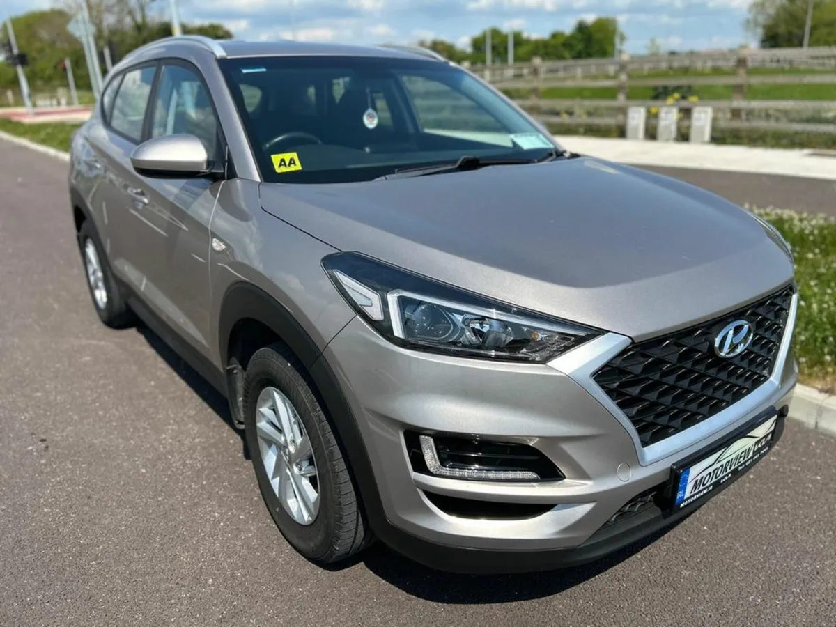 Hyundai Tucson Premium spec 1.6D 5DR *IMMACULATE C - Image 4