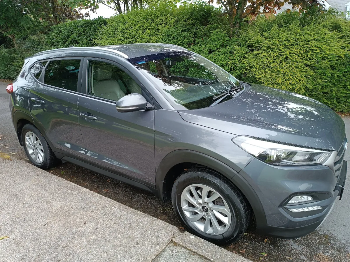 Hyundai Tucson Executive 1.7 5DR Heated Leather Se - Image 3