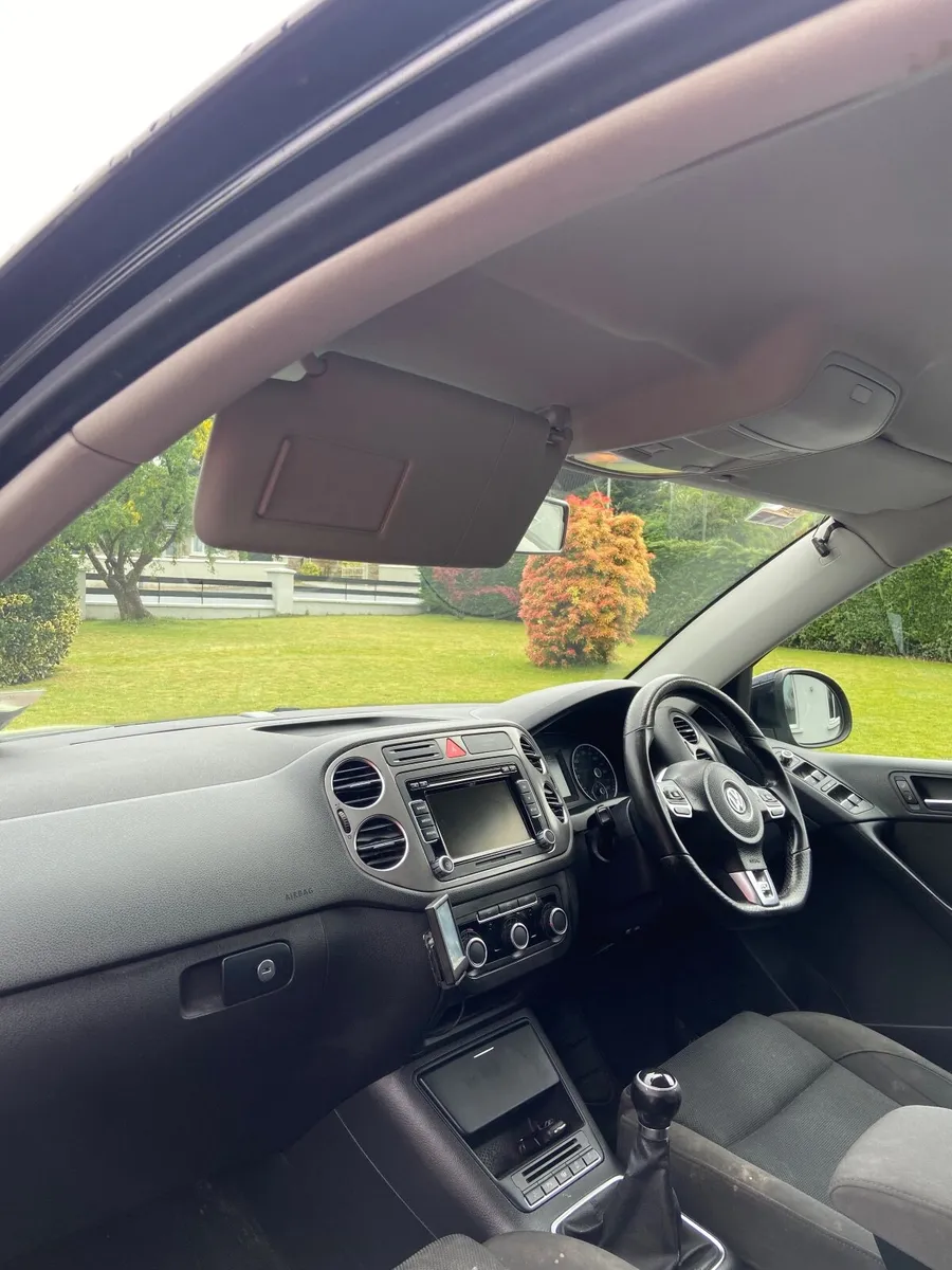 Volkswagen Tiguan 2011 - Image 3