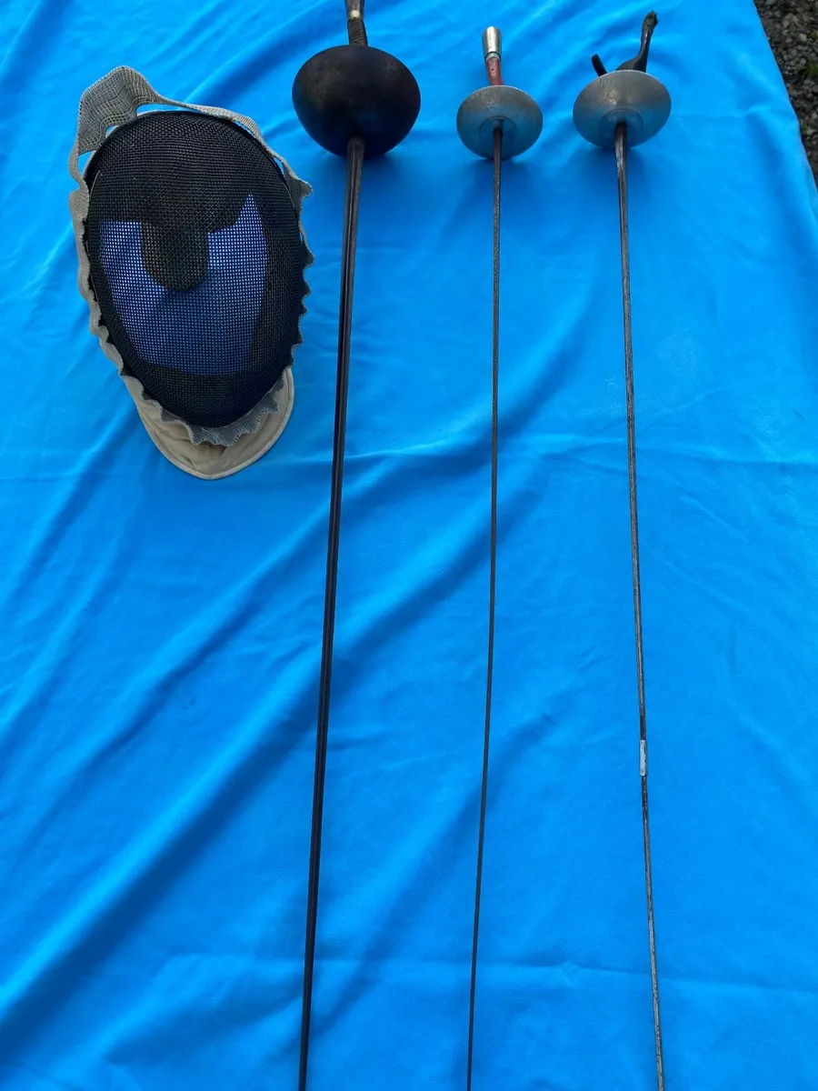 Antique swords and fencing mask - Image 3