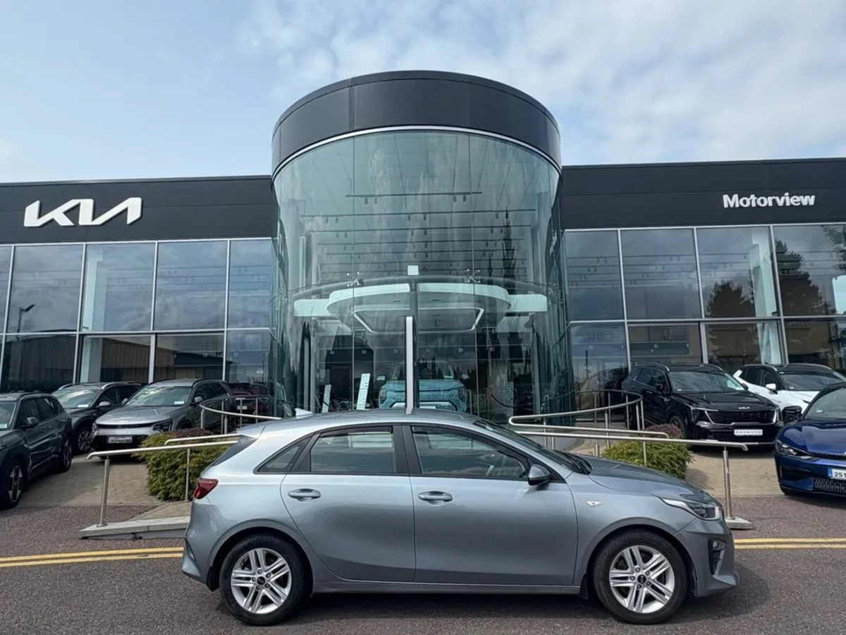 Kia Ceed 1.6D PREMIUM SPEC VERY LOW KMS - Image 1