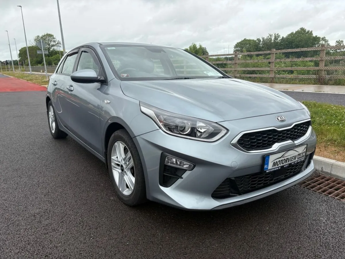 Kia Ceed 1.6D PREMIUM SPEC VERY LOW KMS - Image 4