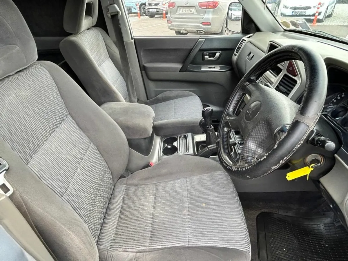Mitsubishi Pajero CK 3.2 Comm - Image 4
