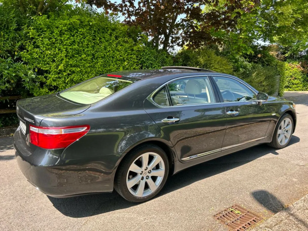 Lexus LS 600H LRSR LWB! 1 OWNER 1 YEAR NCT , Presi - Image 3