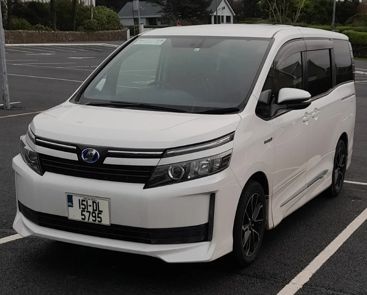 Toyota Voxy 7 seater hybrid auto - Image 4