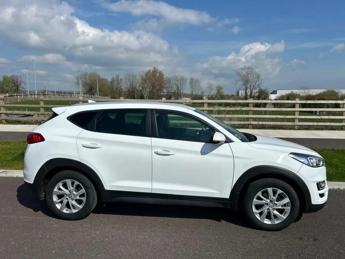 Hyundai Tucson Executive 1.6 Diesel Very Low Kms S - Image 3