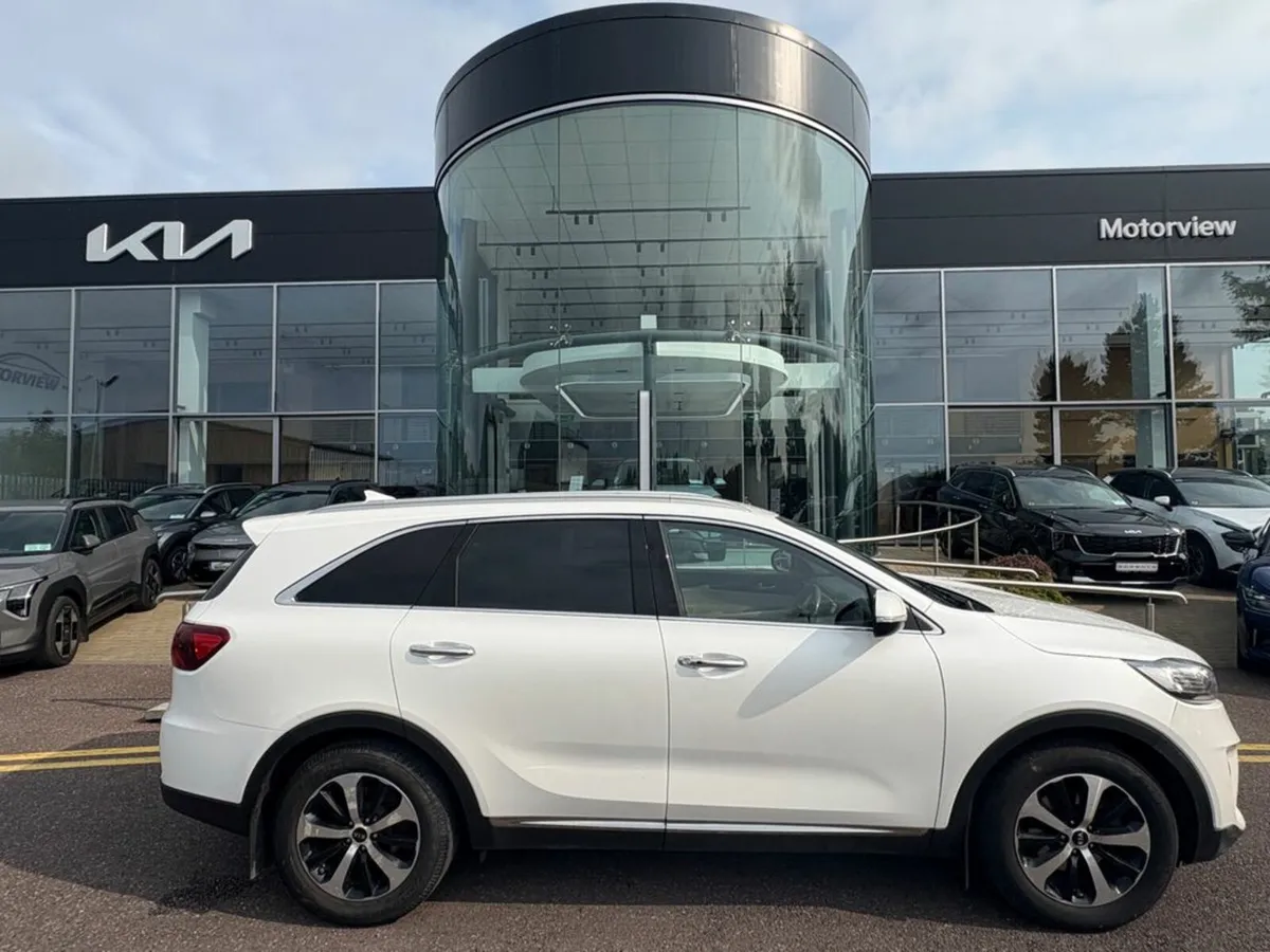 Kia Sorento 7 SEATER 2.2D EXECUTIVE SPEC * Sat Nav - Image 1