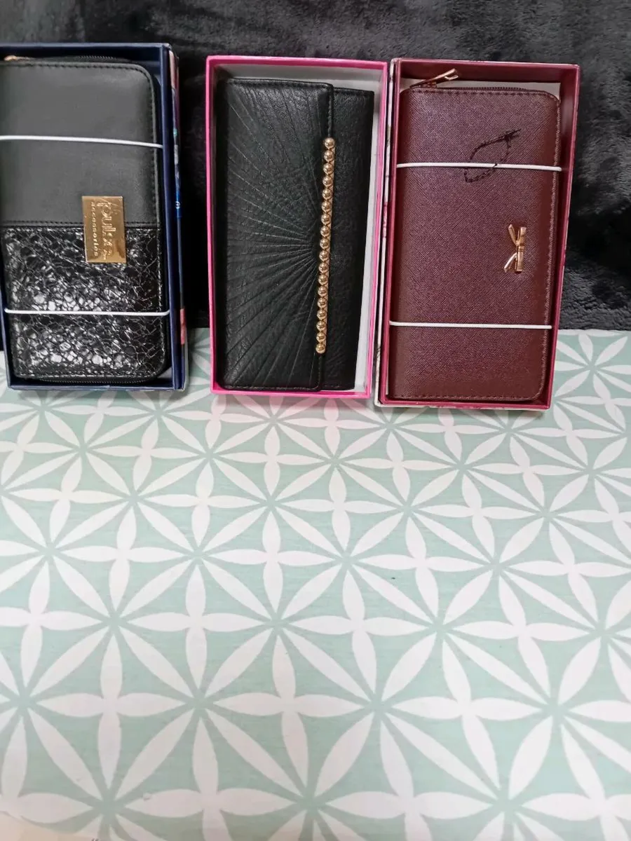 LADIES PURSES ALL NEW - Image 1