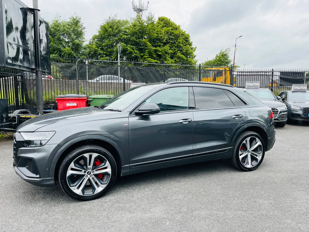 2021 (211) AUDI Q8 3.0 60 TFSI E Q COMPETITION - Image 4