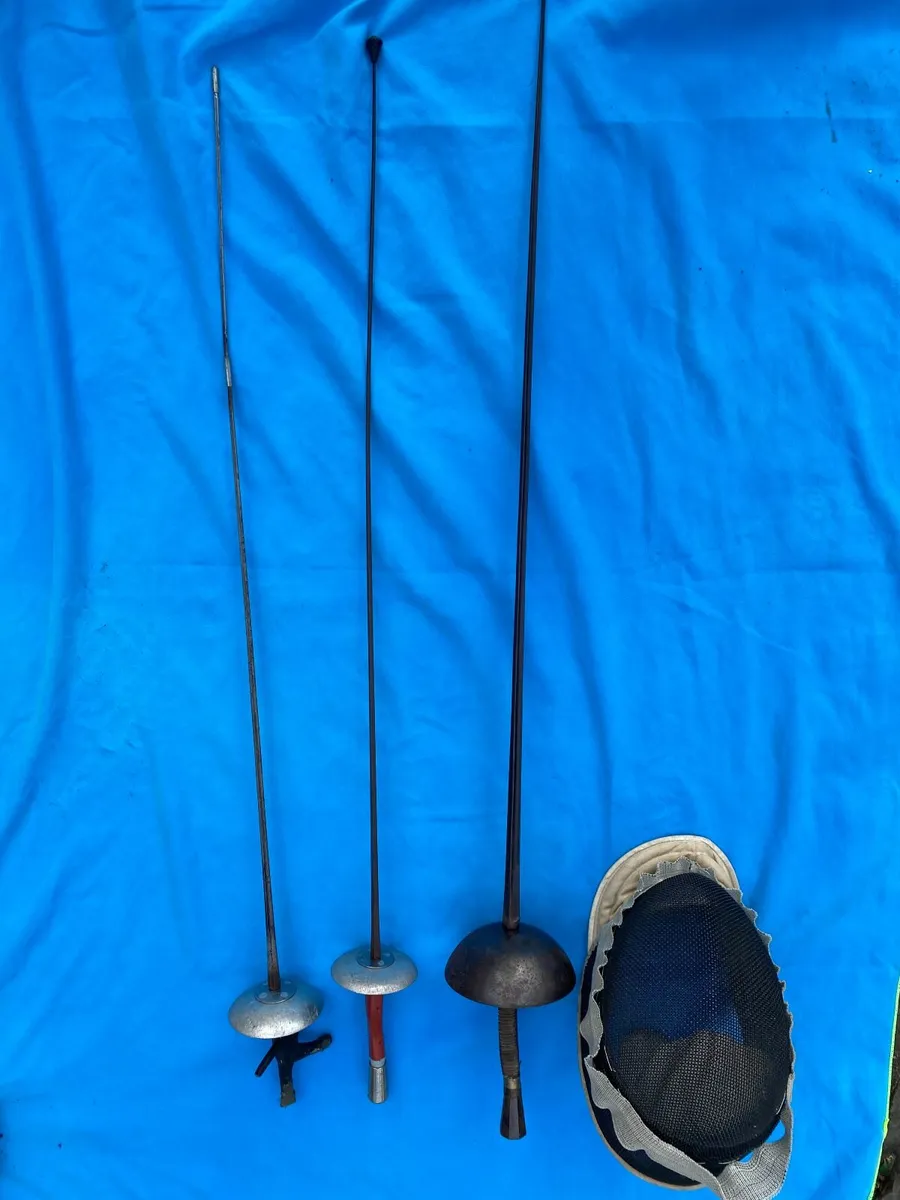 Antique swords and fencing mask - Image 4
