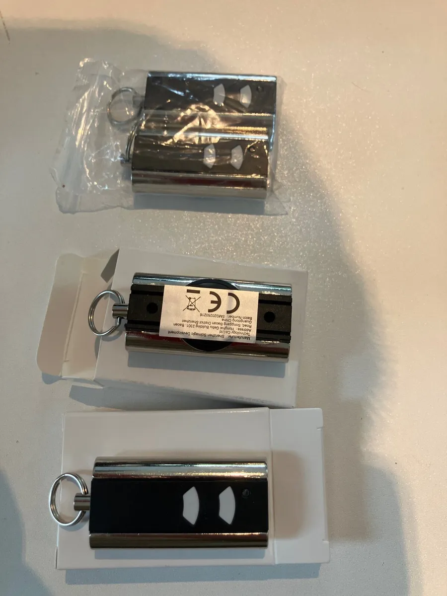 Electric gate or garage door remotes - Image 2