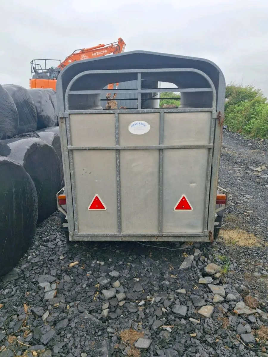 Cattle box - Image 1