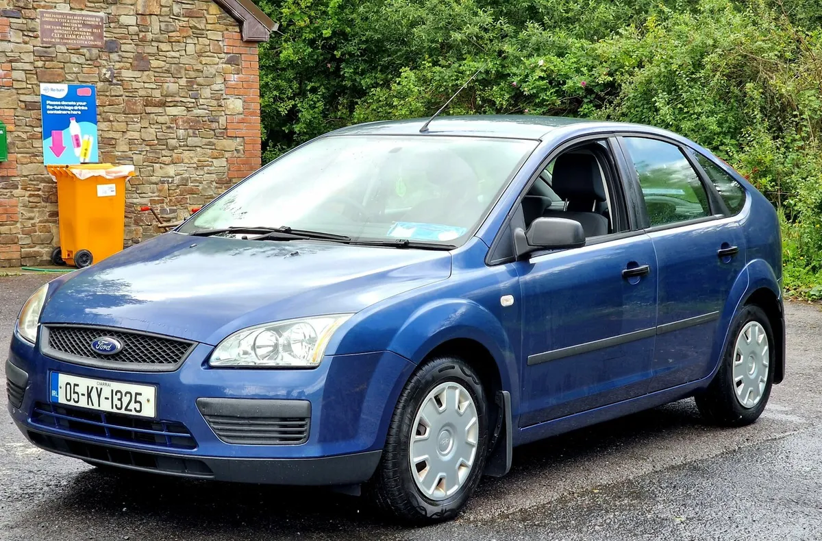 Ford Focus 1.4 petrol very low 41Km - Image 2