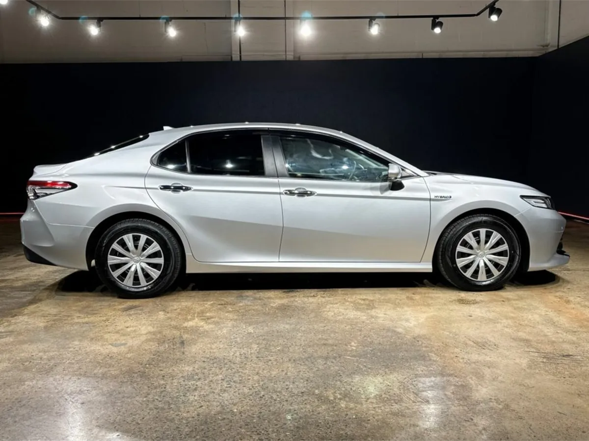 Toyota Camry 2.5 HYBRID - LOW MILEAGE - REVERSE CA - Image 3