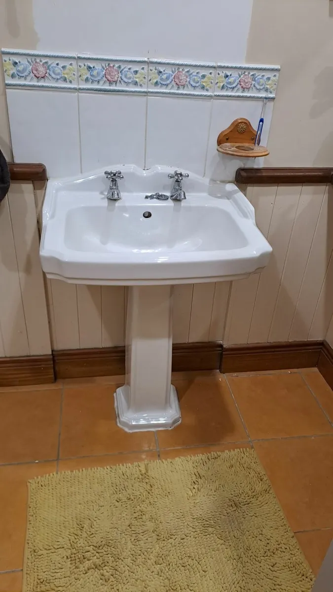 Bathroom Heritage Sink and Toilet - Image 4
