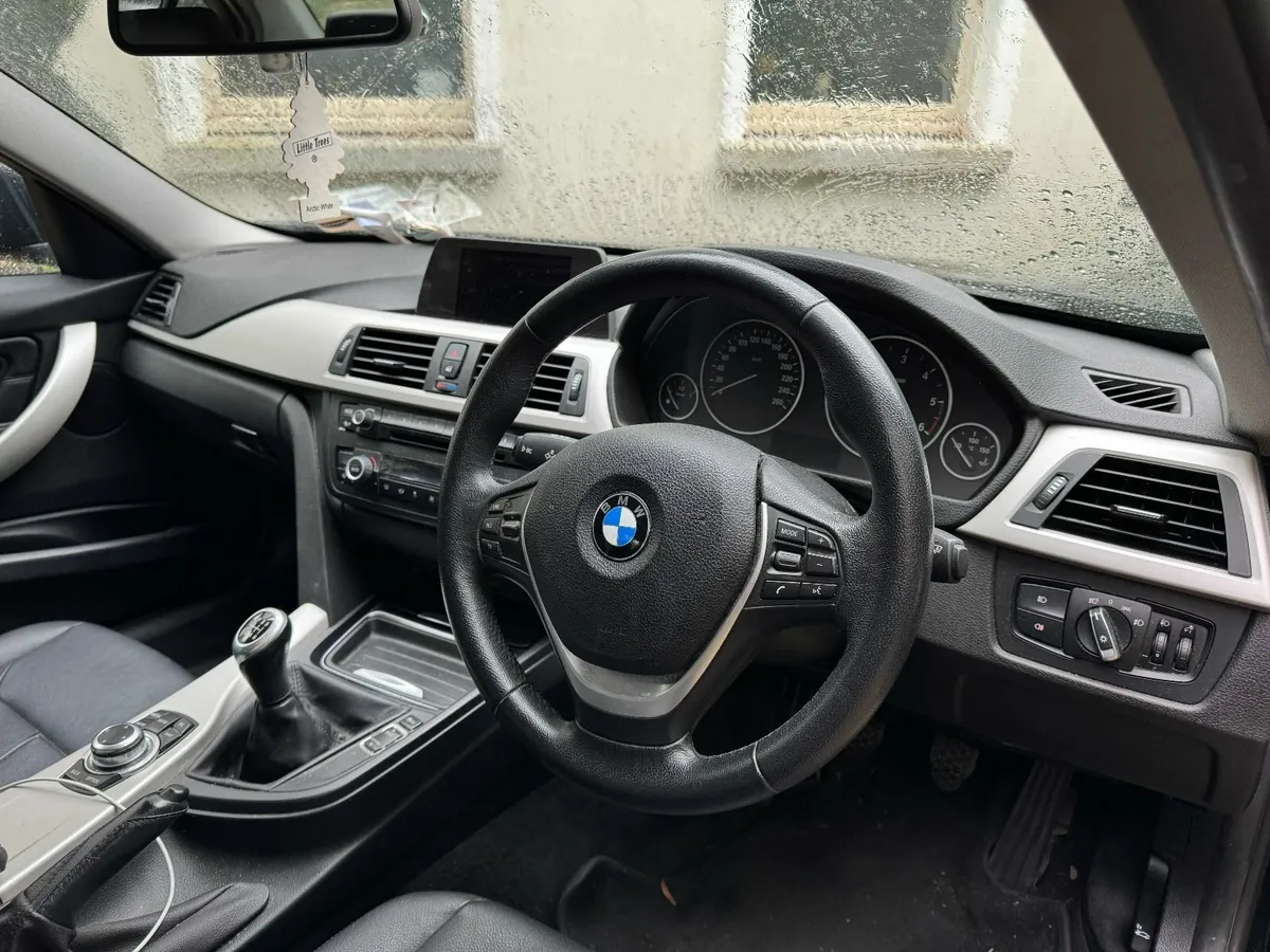 2015 BMW 3 Series - Image 2