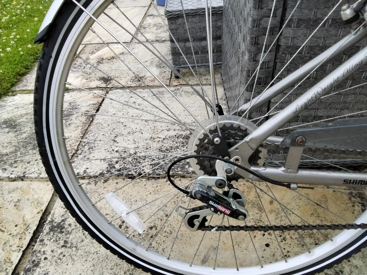 Ladies bicycle - Image 2