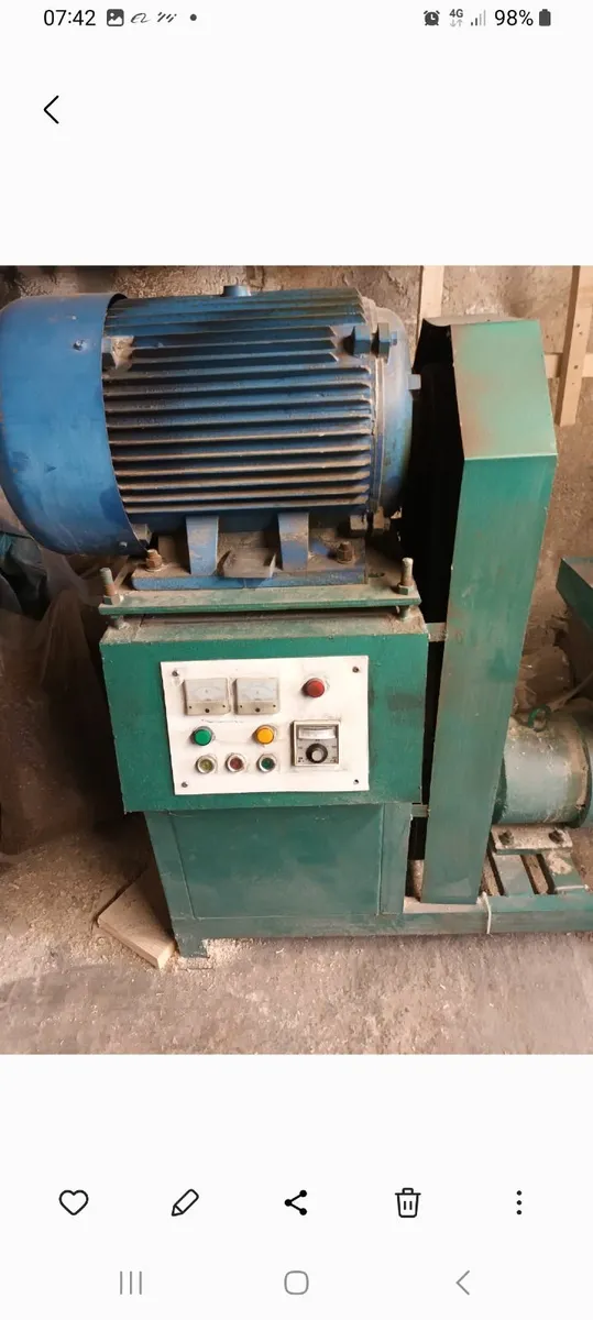 Sawdust Briquette machine THREE PHASE - Image 1