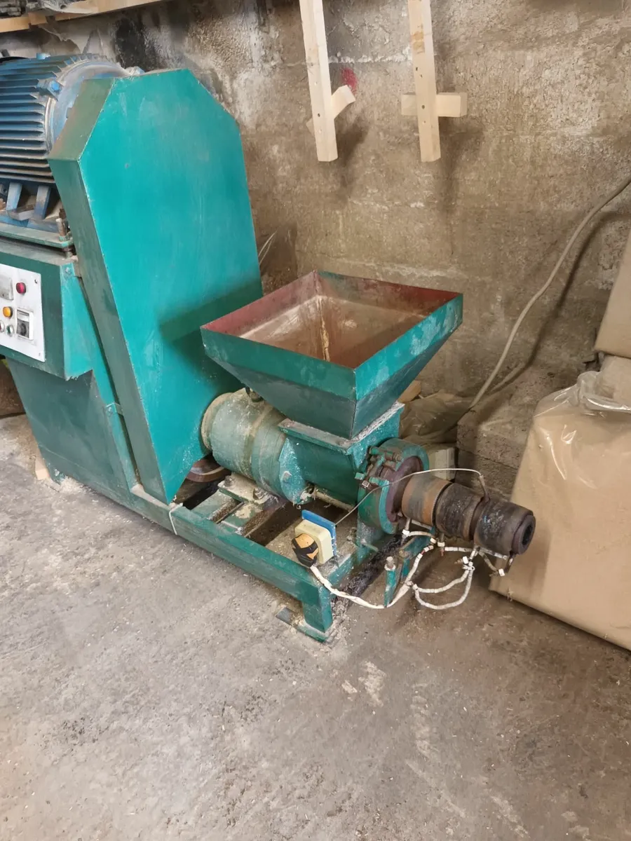 Sawdust Briquette machine THREE PHASE - Image 3