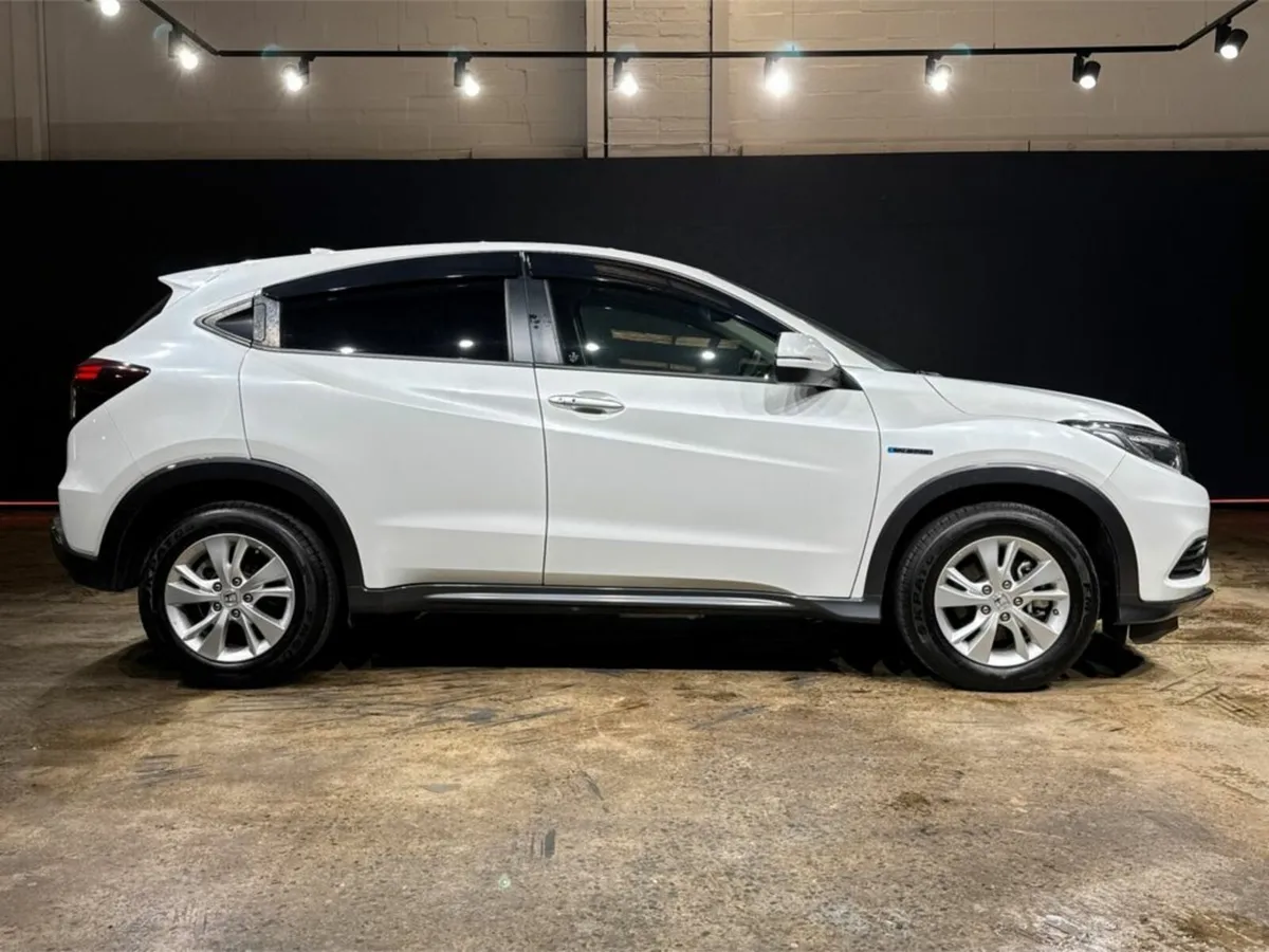 Honda Vezel 1.5 HYBRID AUTOMATIC - Image 3