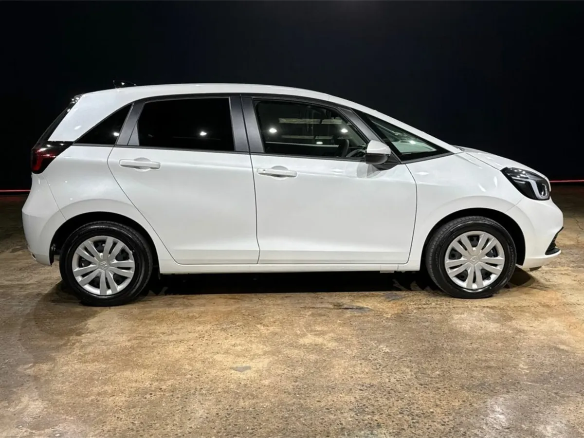 Honda Fit 1.5 - LOW DELIVERY KMS - HALF LEATHER - Image 3