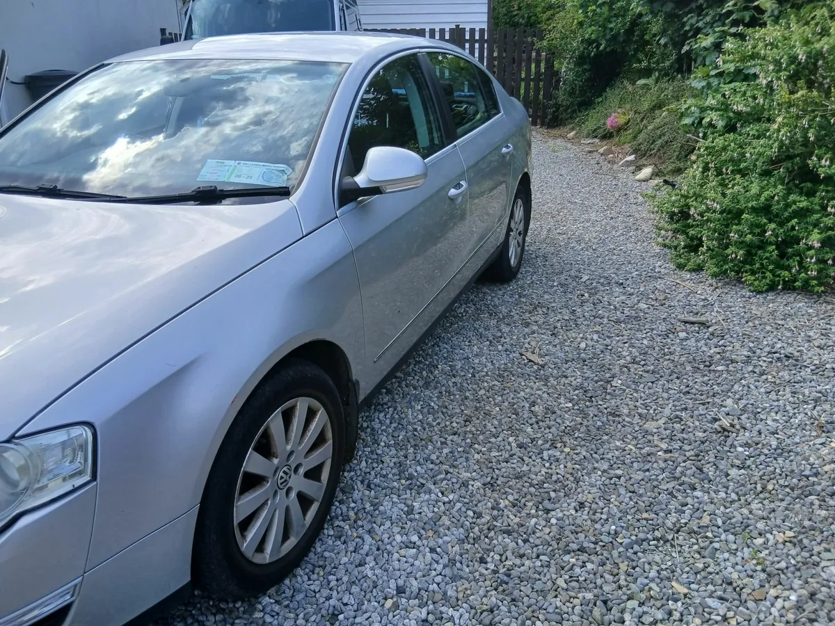 Volkswagen Passat 2008 - Image 2