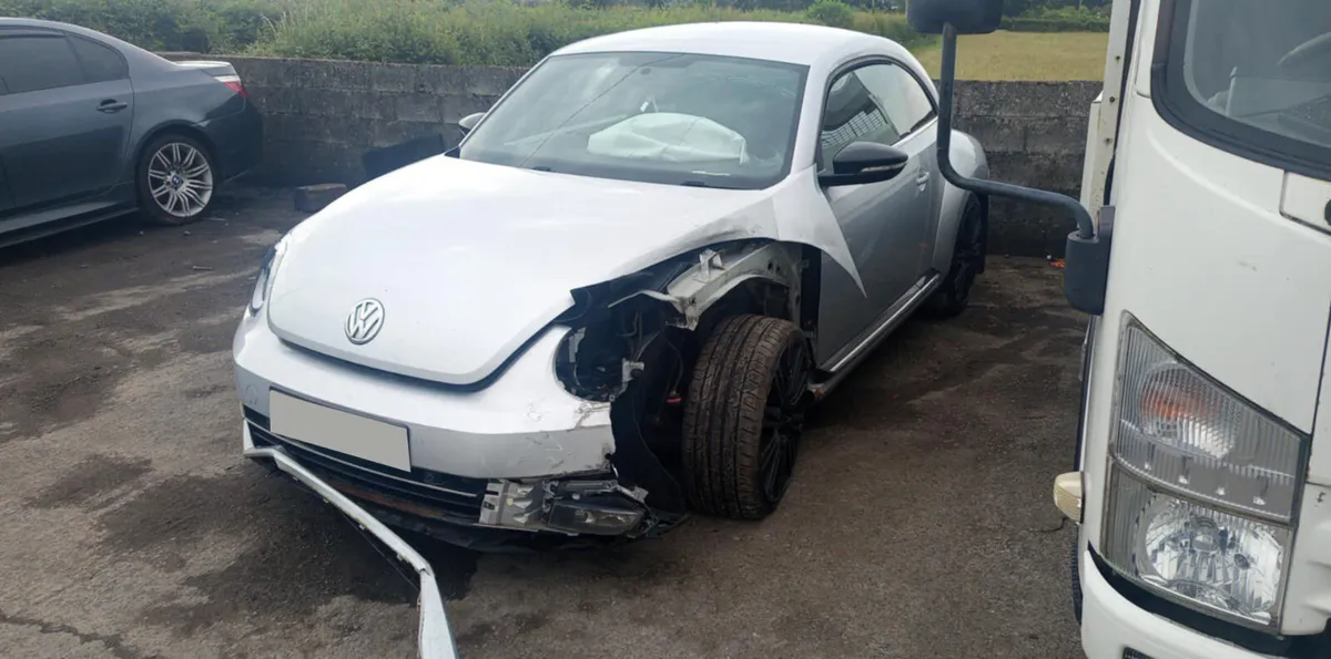 2013 VOLKSWAGEN BEETLE 2.0 DIESEL FOR BREAKING! - Image 2