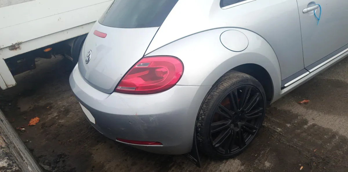 2013 VOLKSWAGEN BEETLE 2.0 DIESEL FOR BREAKING! - Image 4