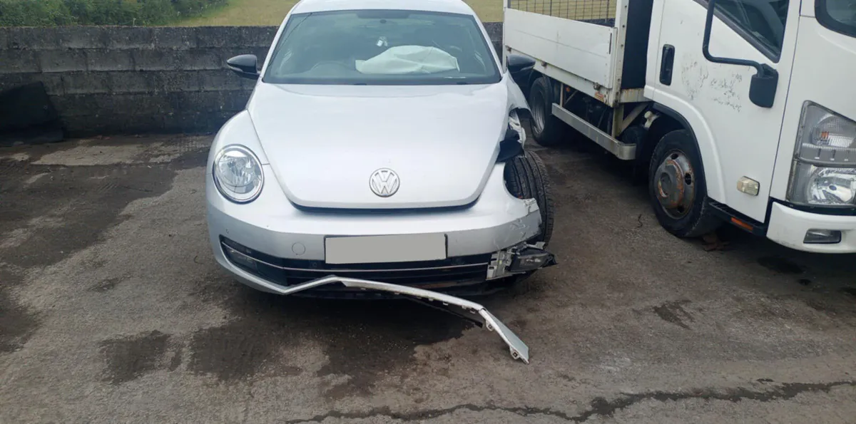 2013 VOLKSWAGEN BEETLE 2.0 DIESEL FOR BREAKING! - Image 3