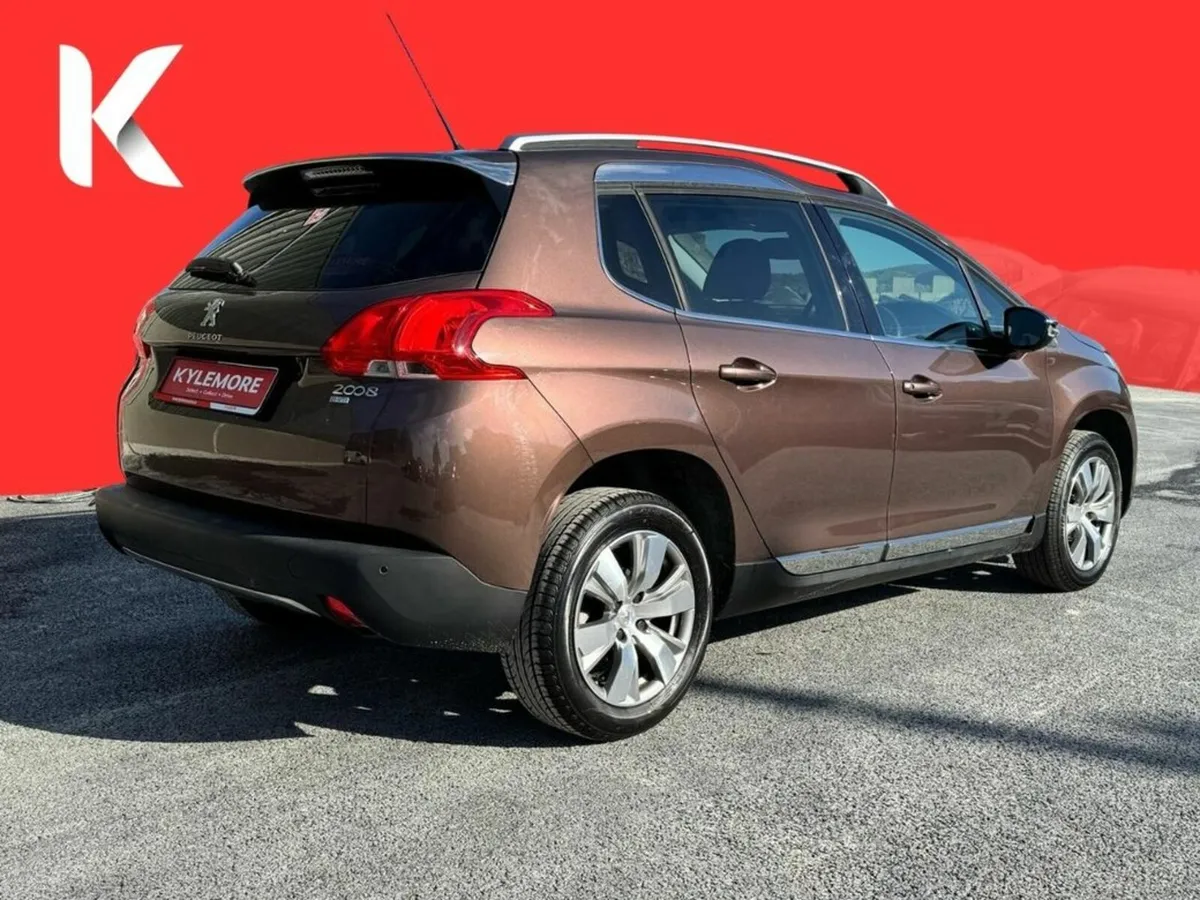 Peugeot 2008 1.2 AUTOMATIC - HALF LEATHER - PARKIN - Image 4
