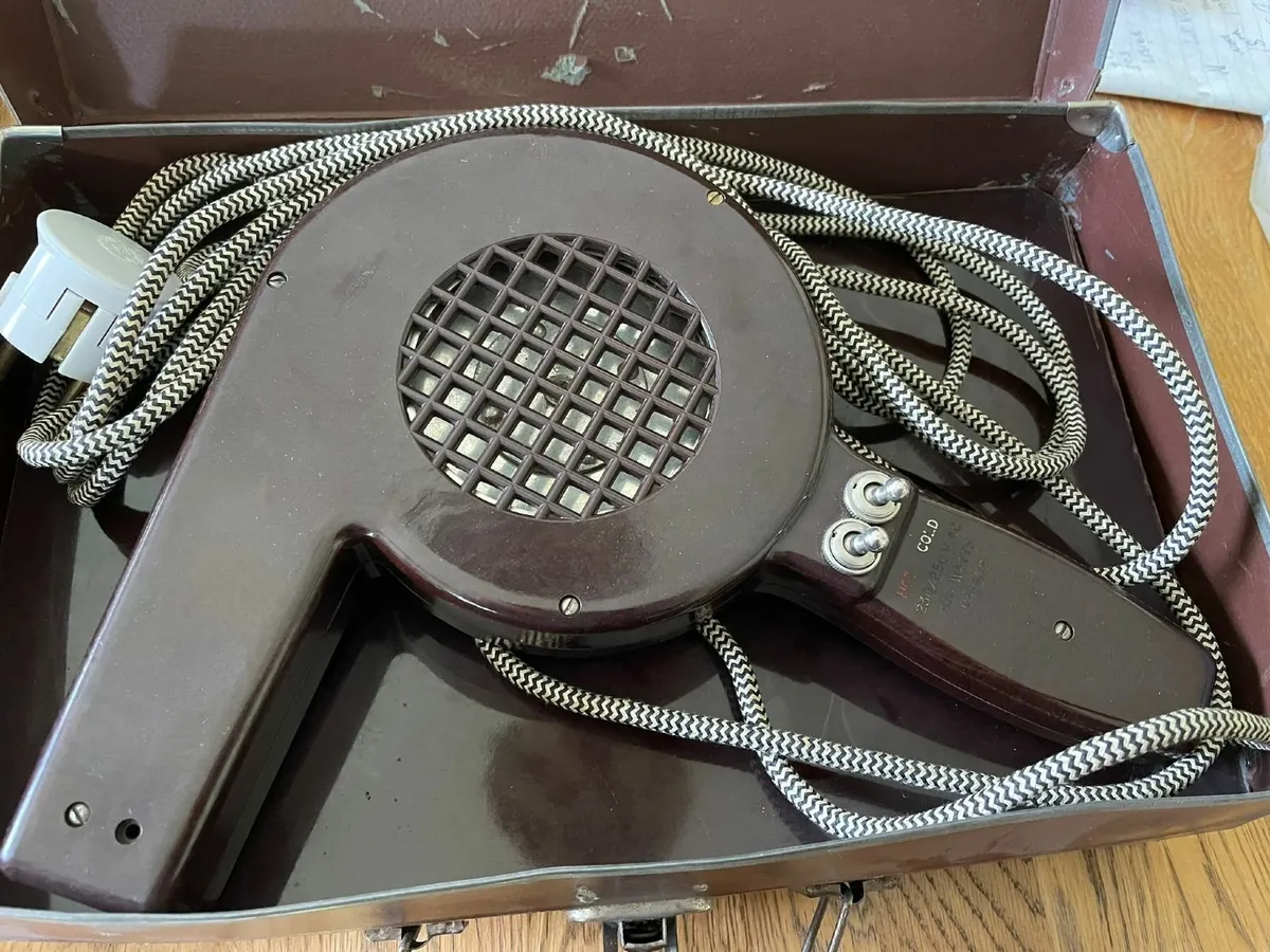 Vintage Sylentflo hair dryer ideal TV/Stage Prop - Image 1