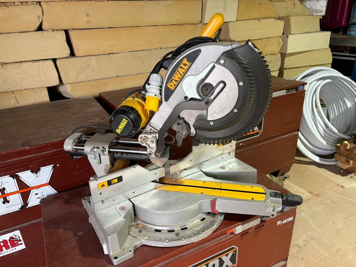 110v De Walt Chop Saw