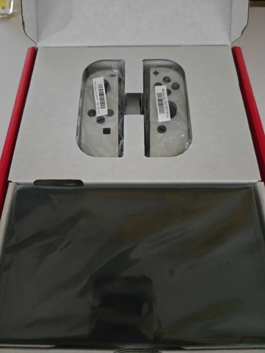 Nintendo Switch OLED - Image 2