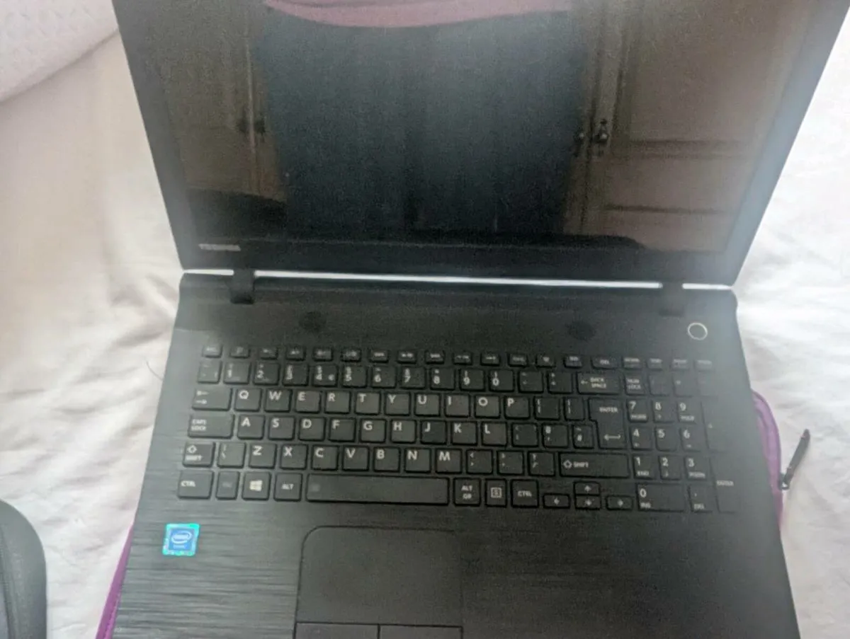 Toshiba laptop - Image 3