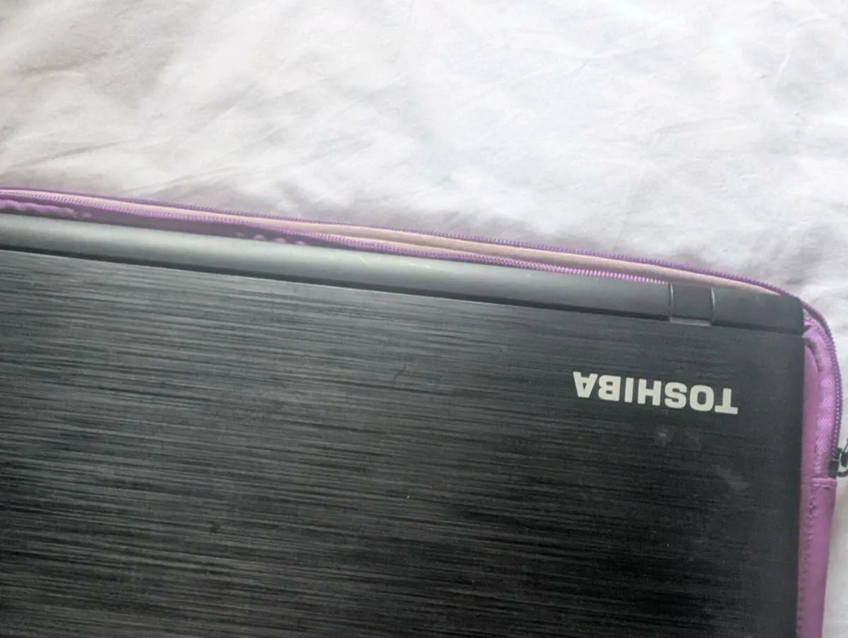 Toshiba laptop - Image 4