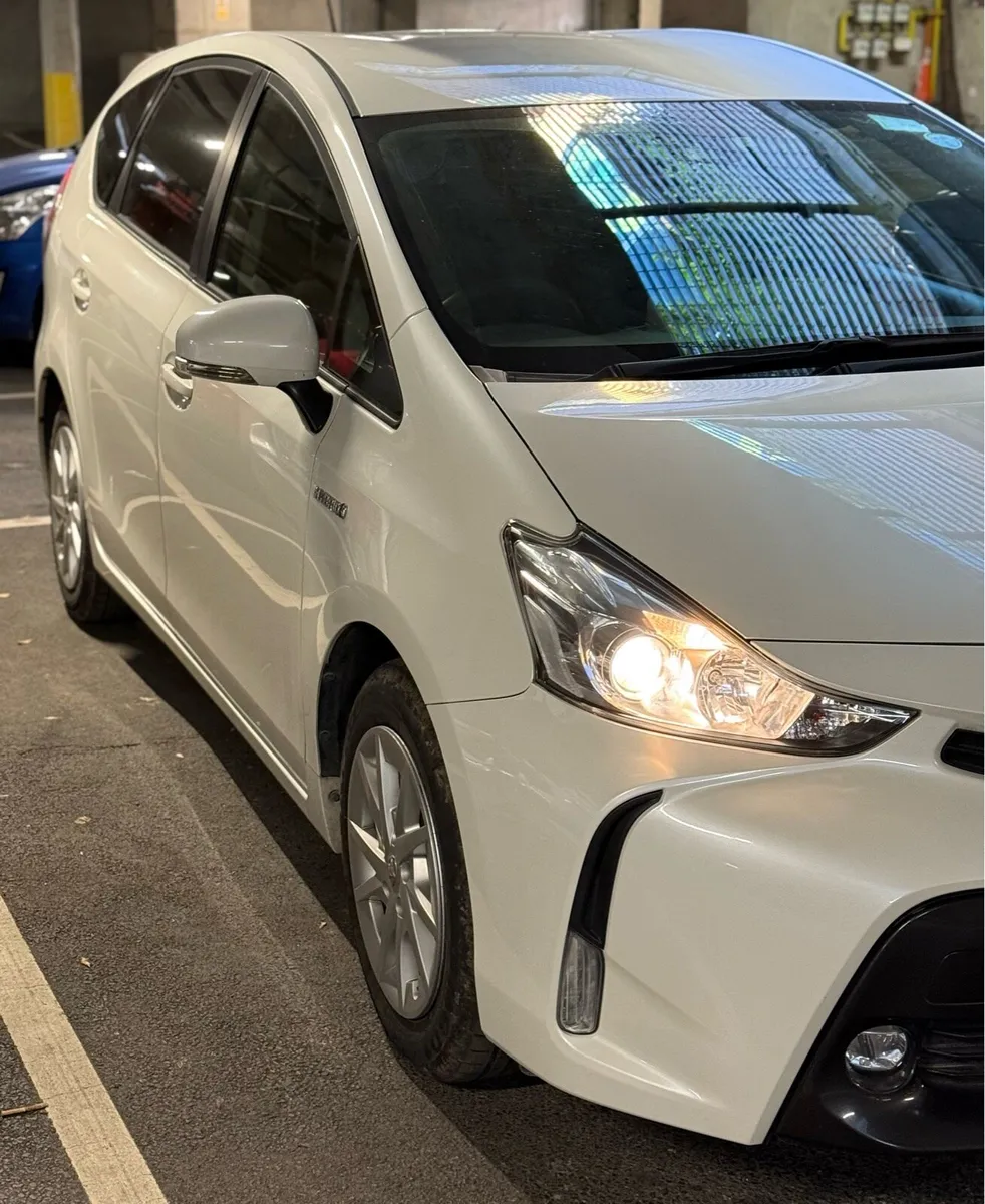 2019 Toyota Prius Alpha 7 seater - Image 4