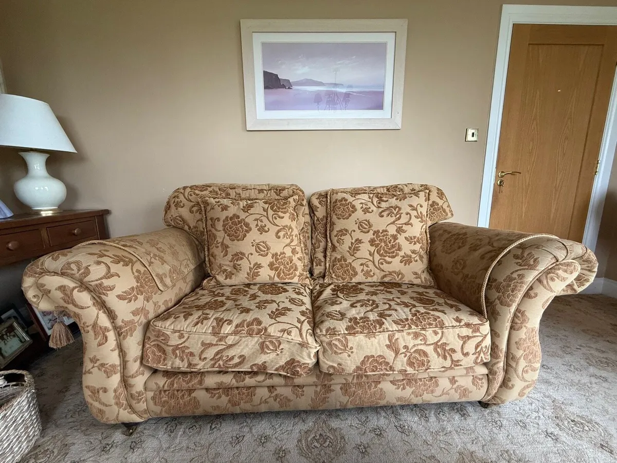 Suite of furniture - Image 1