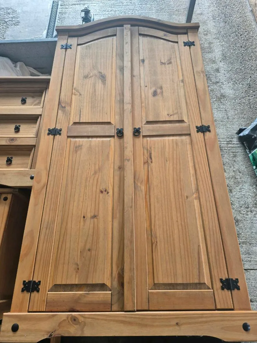 Bedroom furniture - Image 1